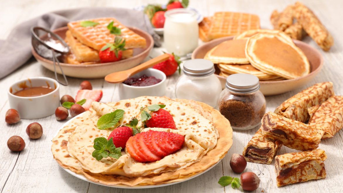 Assorted,Of,Crepe,,Pancake,And,Waffle,With,Fruit,And,Chocolate